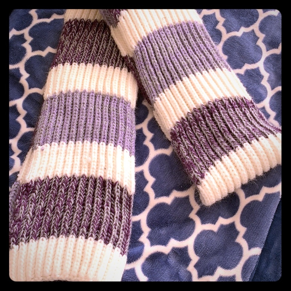 2 scarfs